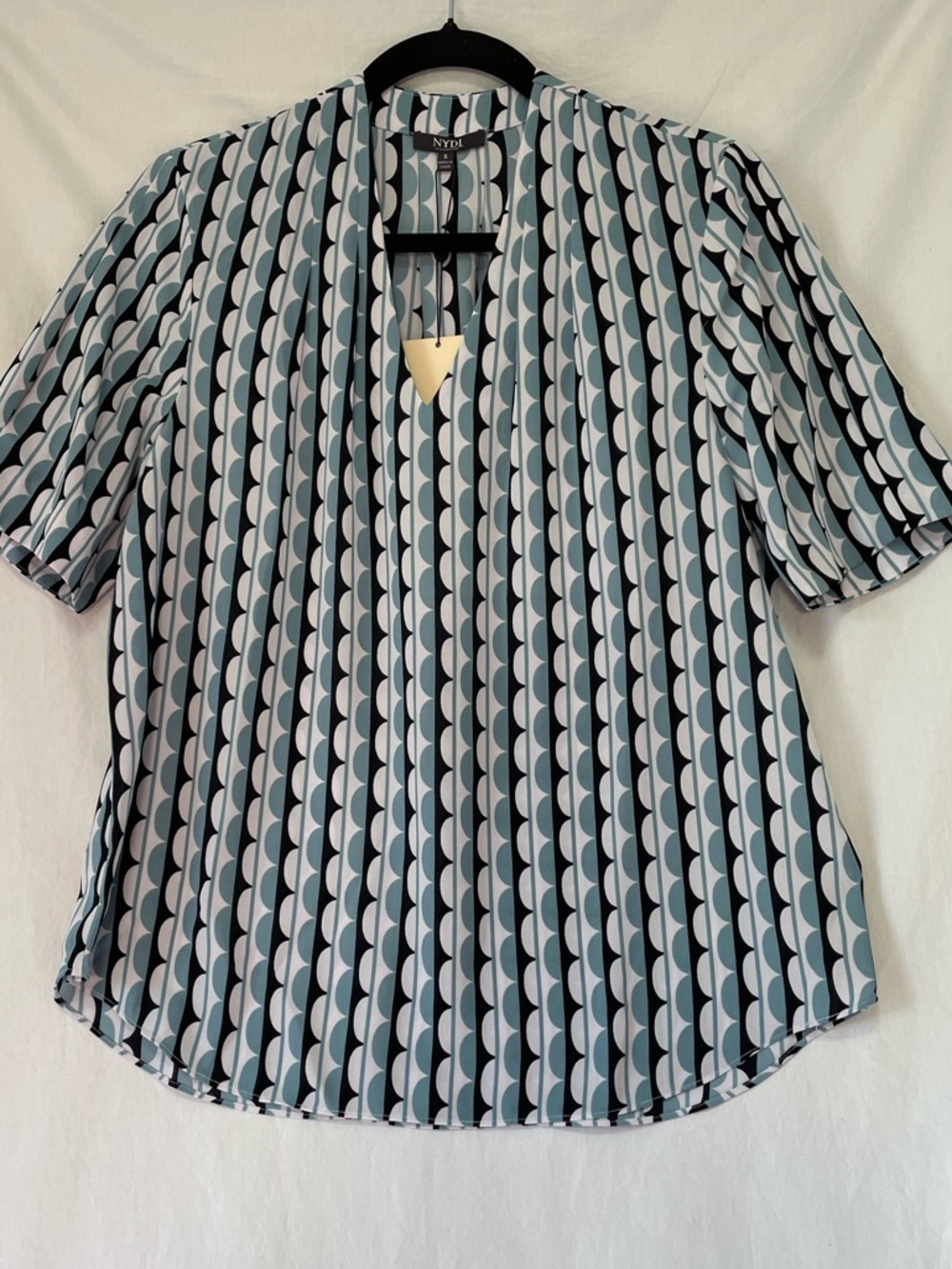 NYDJ Women's “Charming Top, Jeanne Geo” print blouse NWT Size Sm